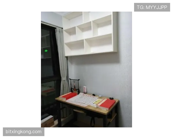 凯文·杜兰特酒店房间的鞋架能开一家店，我还在研究月底怎么付房租