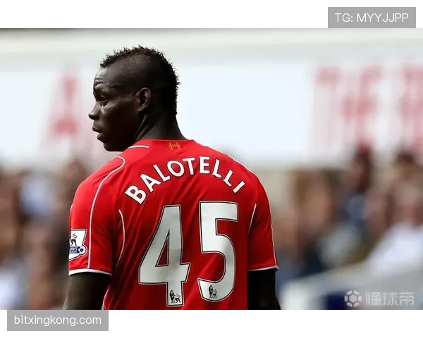 刷到马里奥·巴洛特利门口并排三辆跑车，我朋友当场懵